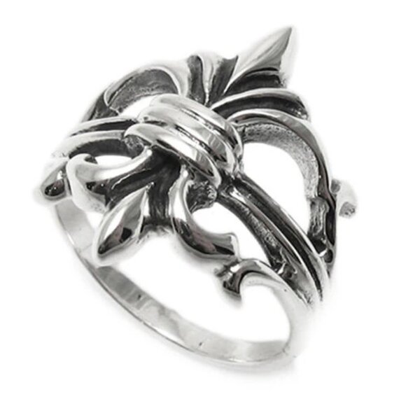 Jewelry - Exquisitely Detailed Beautiful Fleur-de-Lis Ring in Sterling Silver.